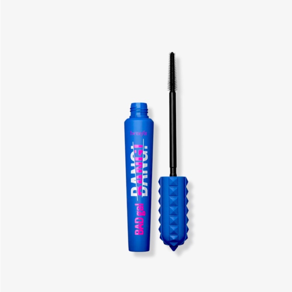 Intense blue mascara